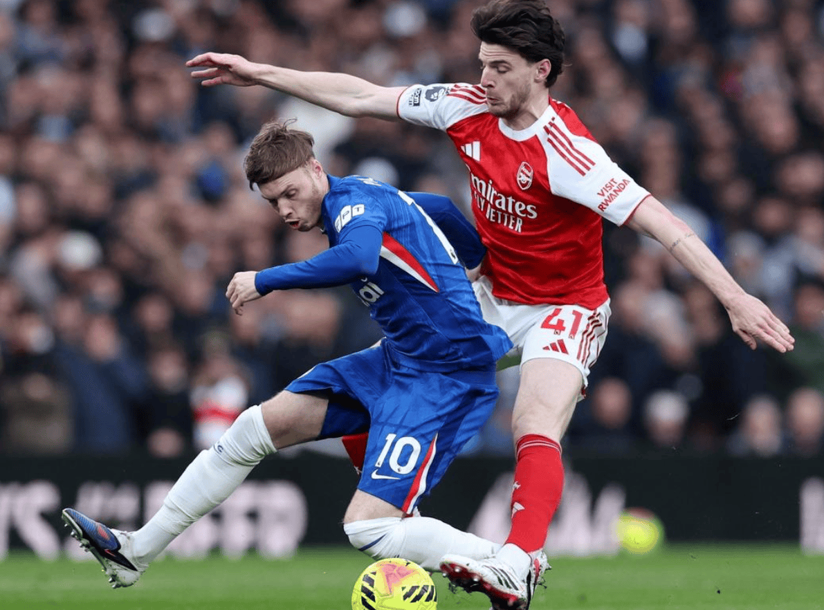 2-1险胜！乌龙球+红牌，阿森纳掀翻切尔西，曼城被甩开5分